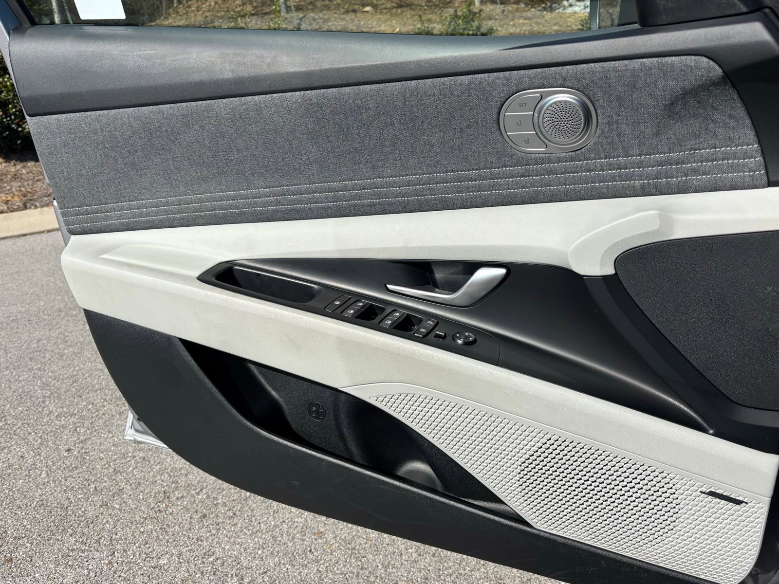 New 2025 Hyundai Elantra Limited image 10