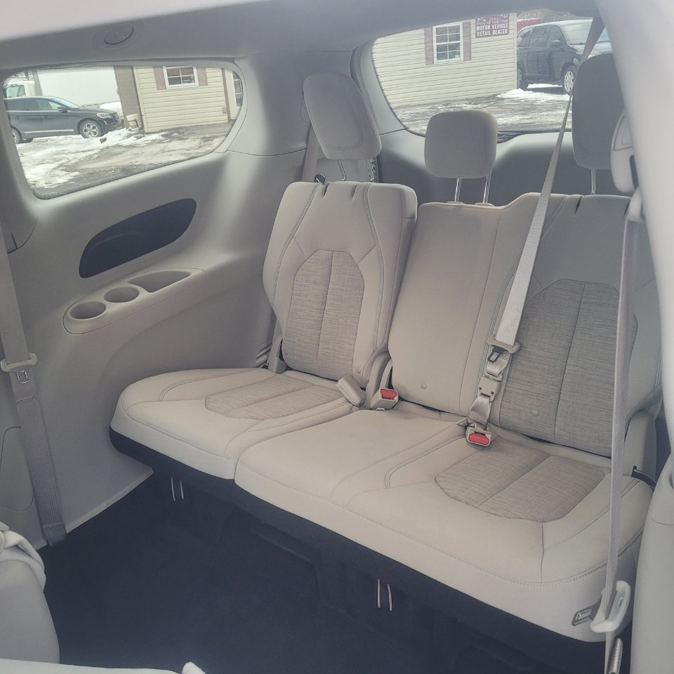 Used 2018 Chrysler Pacifica Touring Plus image 32