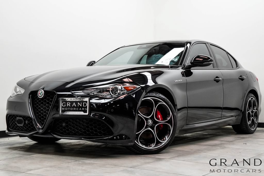 Used 2023 Alfa Romeo Giulia Veloce AWD/4WD video 1