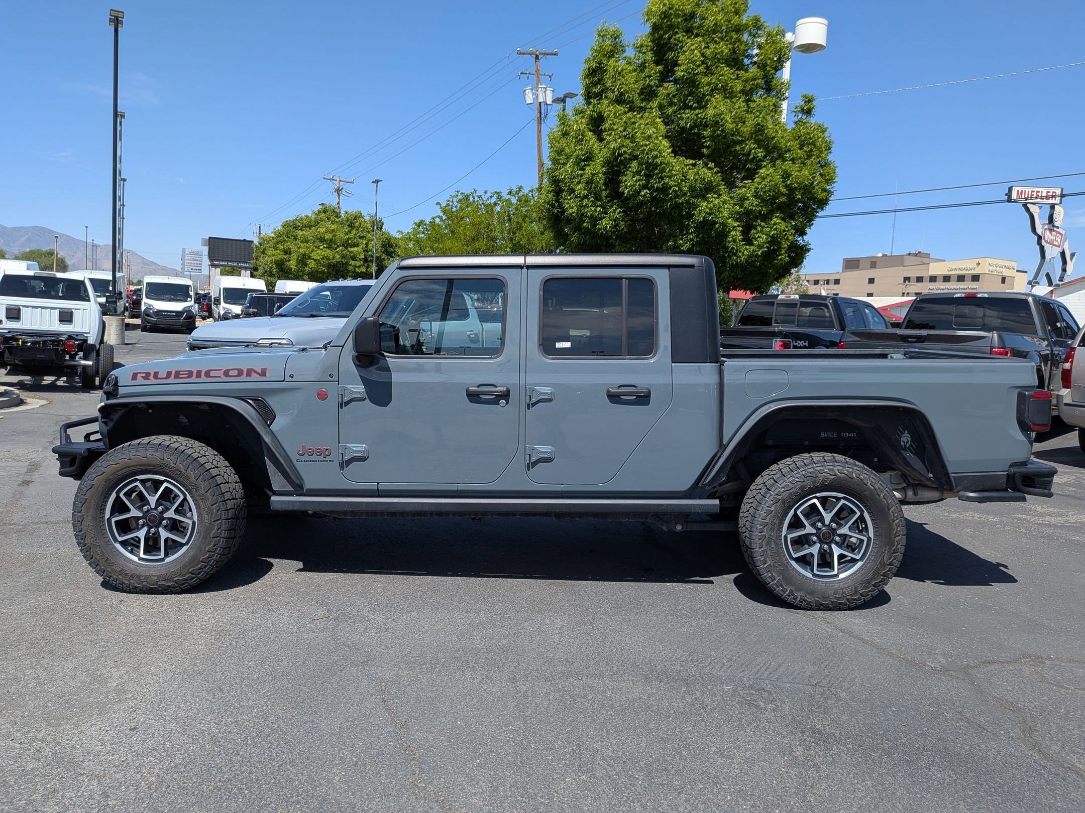 Used 2024 Jeep Gladiator Rubicon w/ Steel Bumper Group AWD/4WD image 9