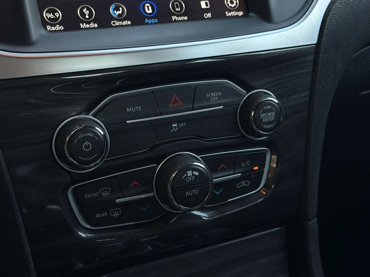 Used 2018 Chrysler 300 Touring AWD/4WD image 14