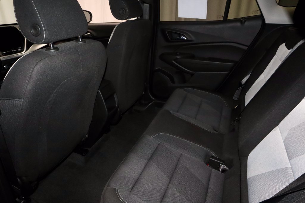 Used 2025 Chevrolet Trax LS FWD image 20