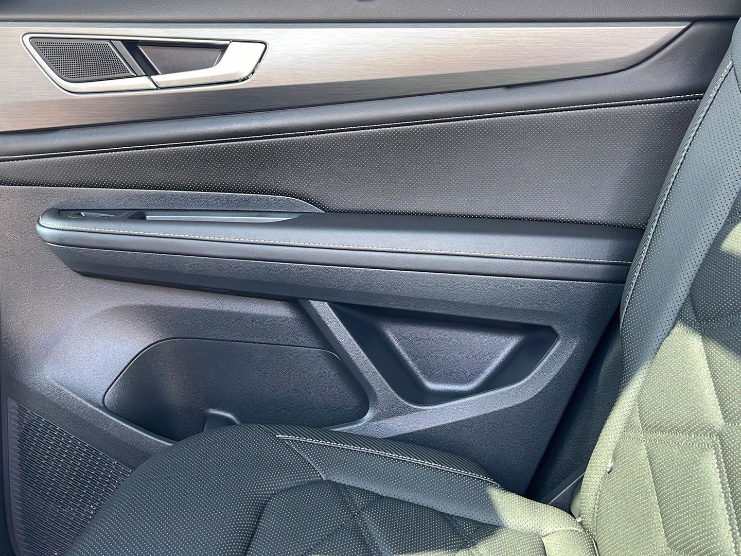 Used 2024 Volkswagen Atlas Cross Sport SE image 19