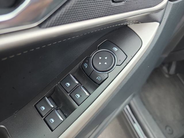 Used 2024 Ford Explorer XLT image 11