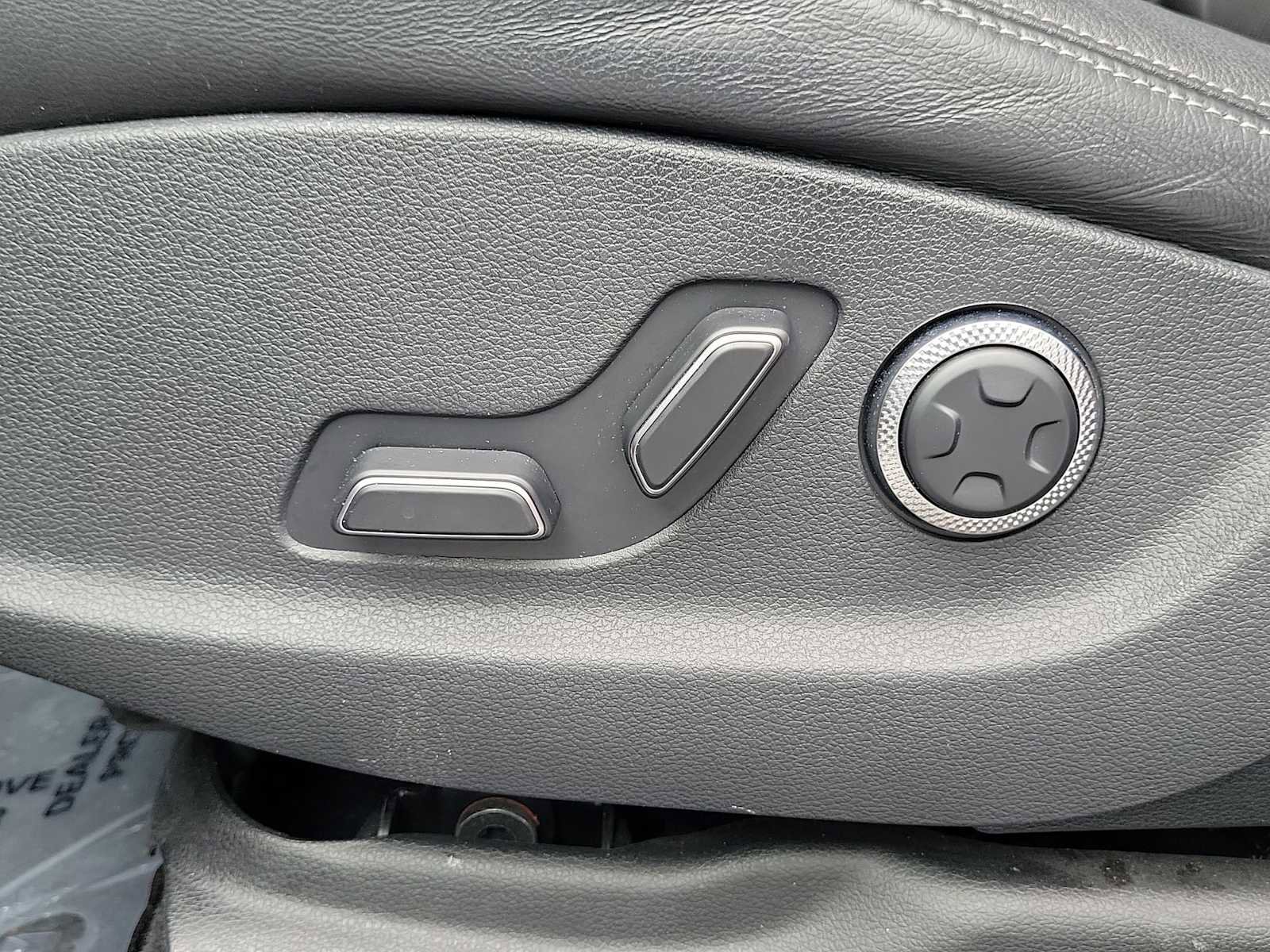 Used 2023 Genesis GV70 2.5T w/ Select Package image 16