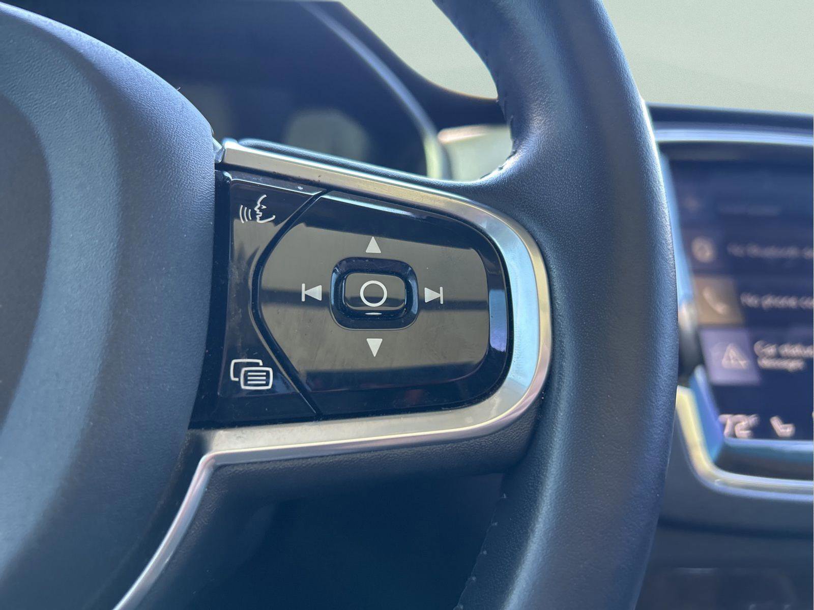 Used 2017 Volvo XC90 T6 Momentum w/ Vision Package image 15