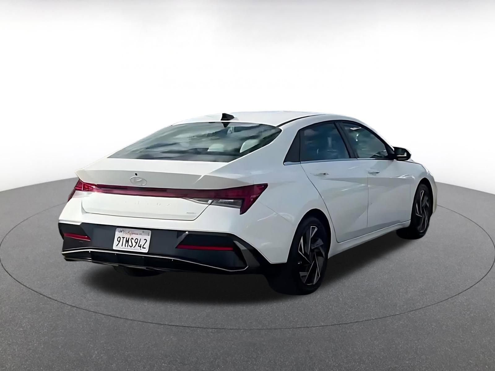 Used 2025 Hyundai Elantra Limited image 14