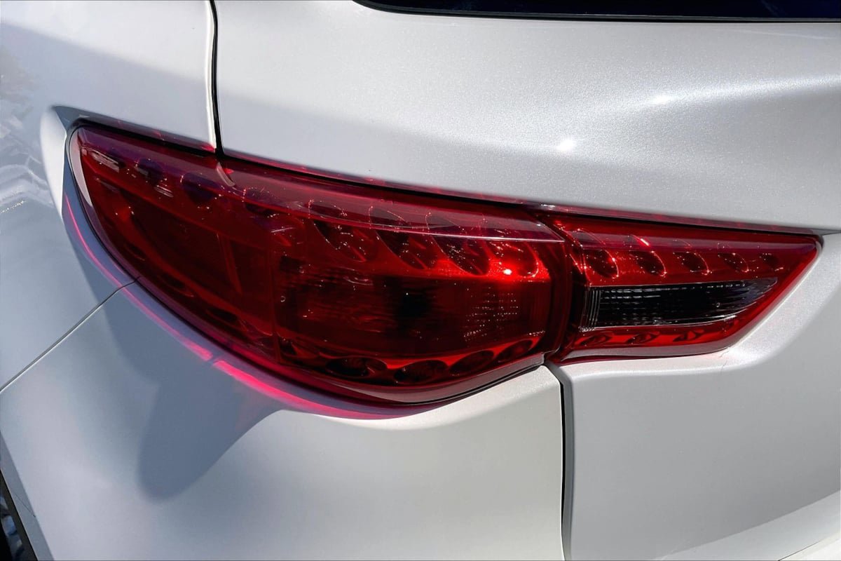 Used 2017 INFINITI QX70 AWD w/ Premium Package image 30
