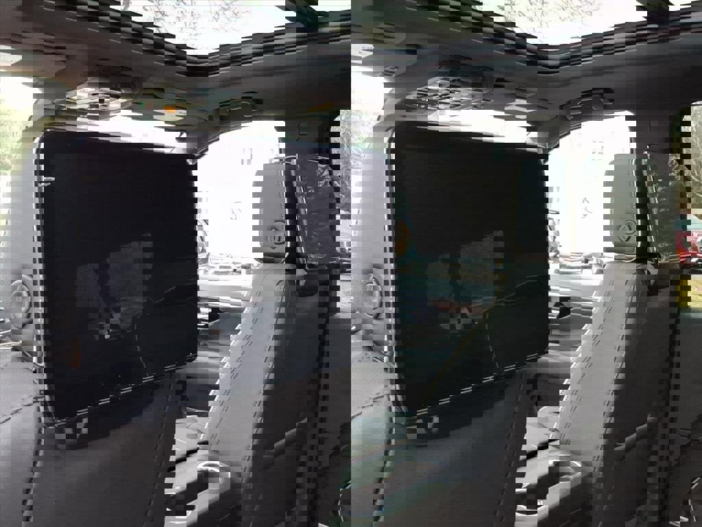 New 2026 Chevrolet Suburban Premier image 18