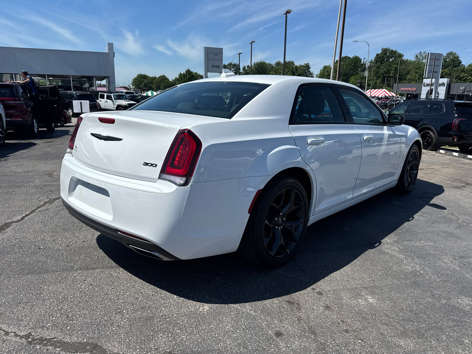Used 2022 Chrysler 300 Touring w/ Sport Appearance Package RWD image 5