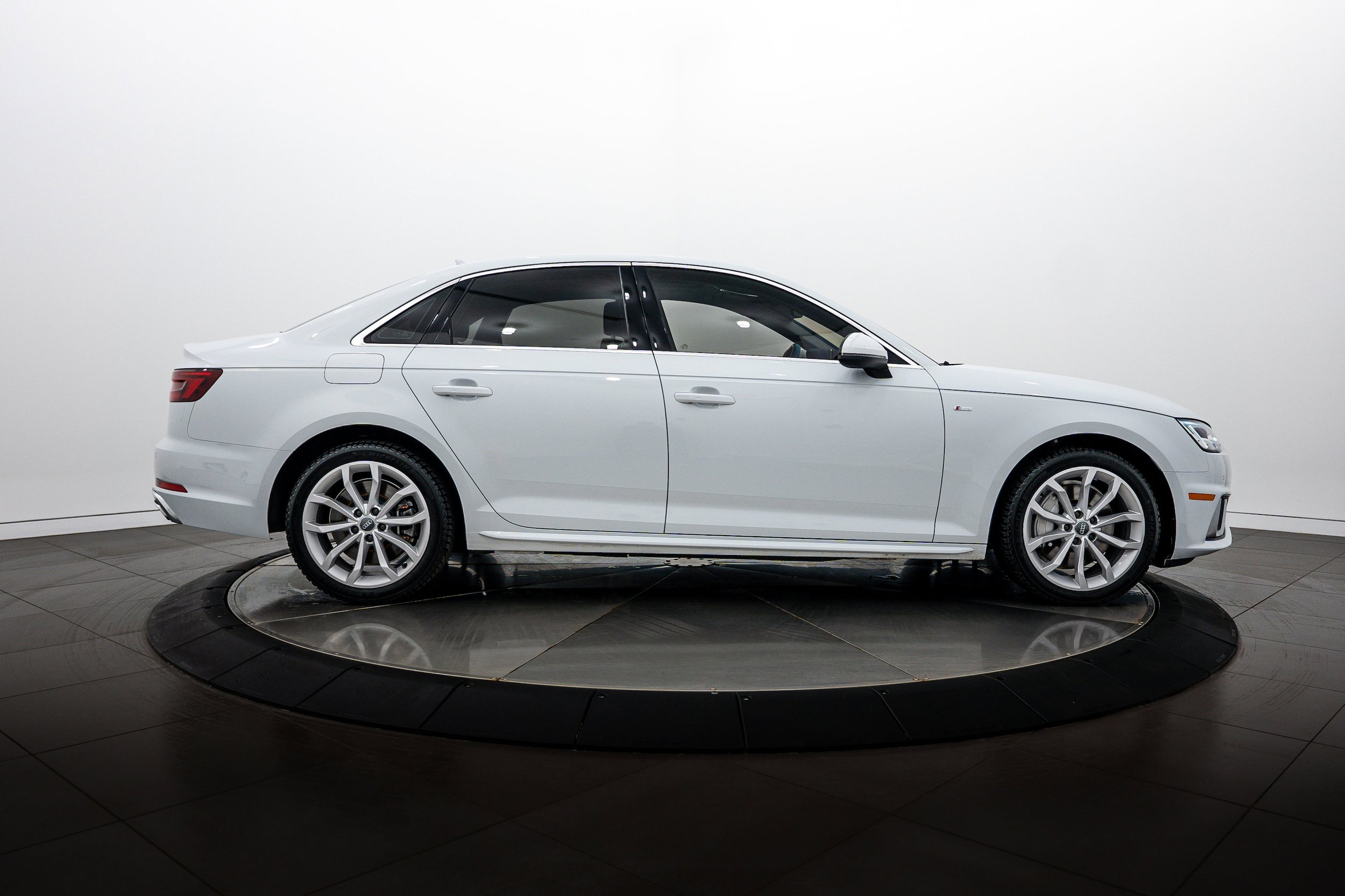 Used 2019 Audi A4 2.0T Premium Plus w/ Premium Plus Package AWD/4WD image 3