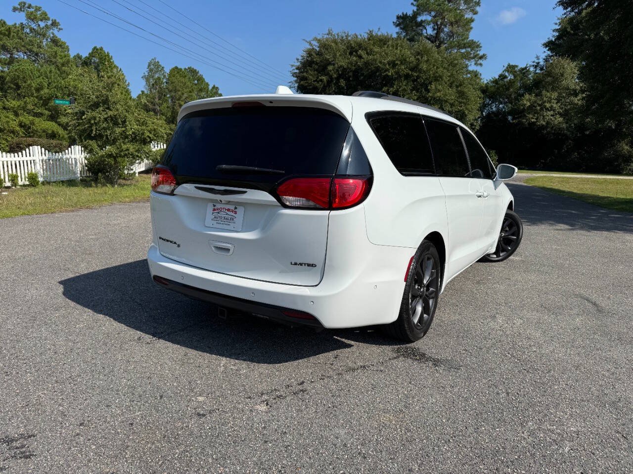 Used 2019 Chrysler Pacifica Limited w/ Advanced Safetytec Group FWD image 37