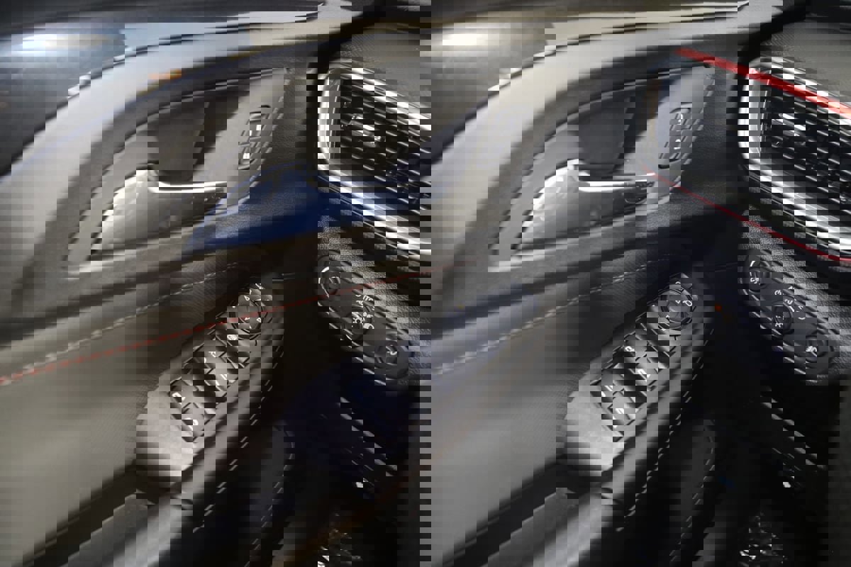 Used 2023 Chevrolet TrailBlazer RS image 33