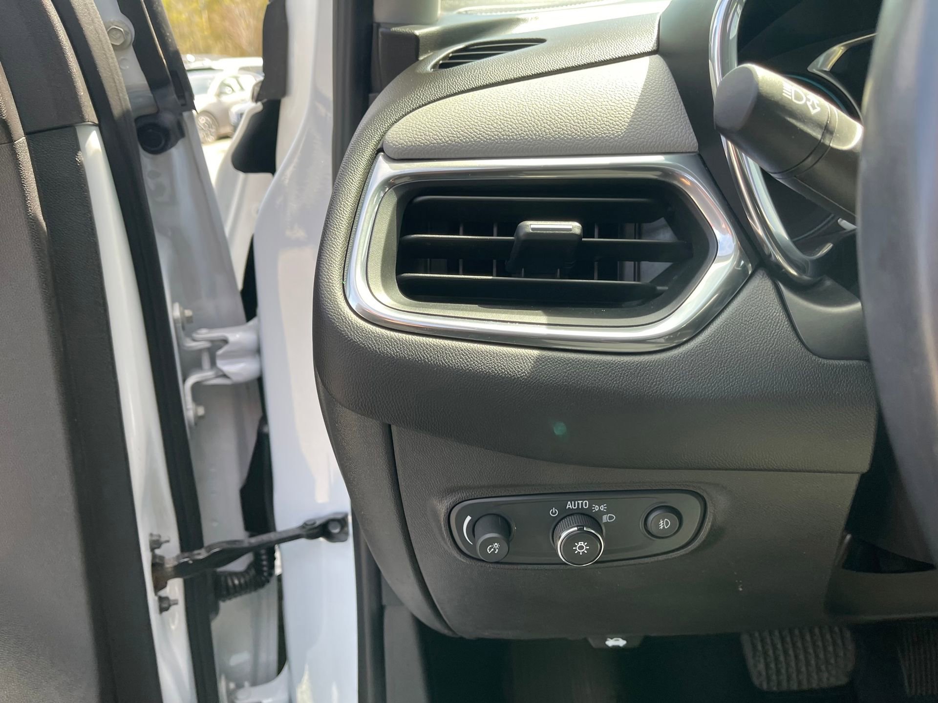 Used 2020 Chevrolet Equinox LT FWD image 15