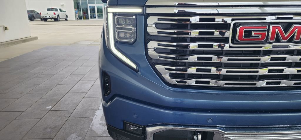 Used 2024 GMC Sierra 1500 Denali w/ Technology Package AWD/4WD image 4