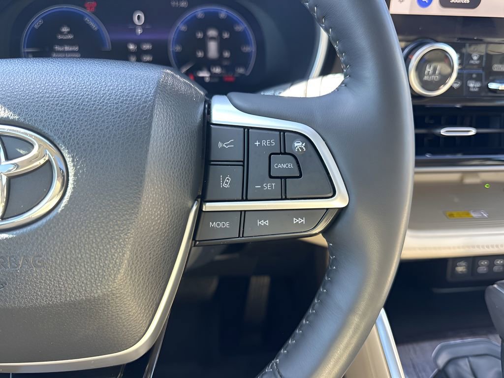 Used 2023 Toyota Highlander Limited image 19