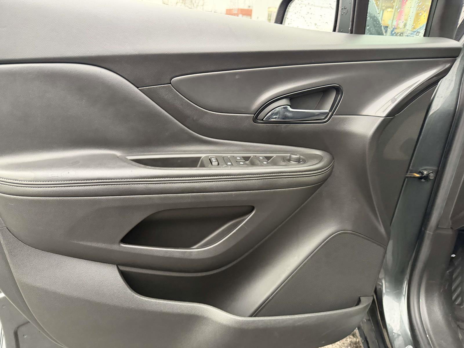 Used 2018 Buick Encore Preferred w/ Experience Buick Package image 19