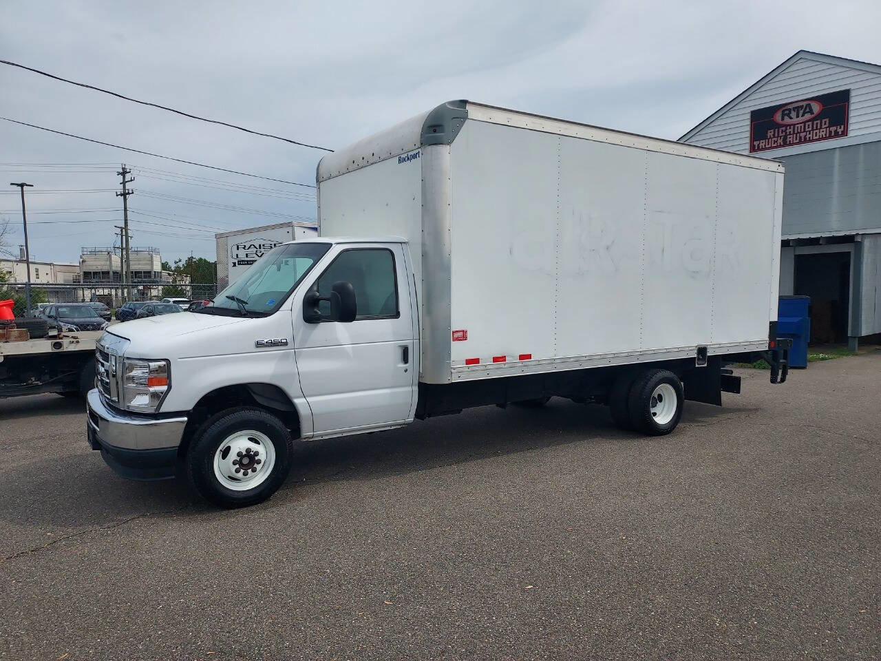 Used 2022 Ford E-450 and Econoline 450 Super Duty w/ Power Windows & Locks Group RWD image 1