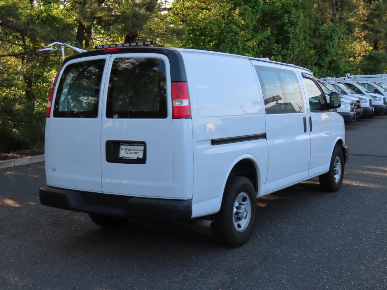 Used 2017 Chevrolet Express 2500 RWD image 18