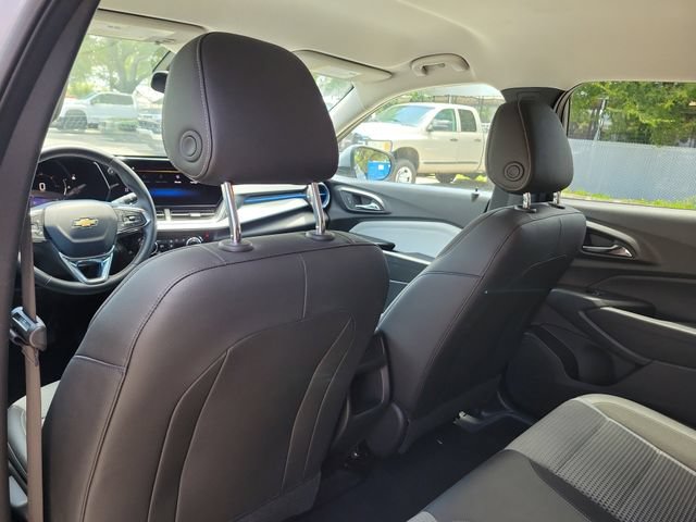 Certified 2025 Chevrolet Trax LT w/ LT Convenience Package FWD image 10
