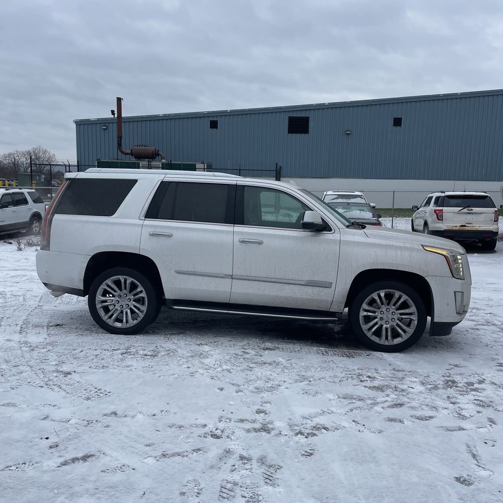 Used 2018 Cadillac Escalade Luxury w/ LPO, Radiant Package image 4