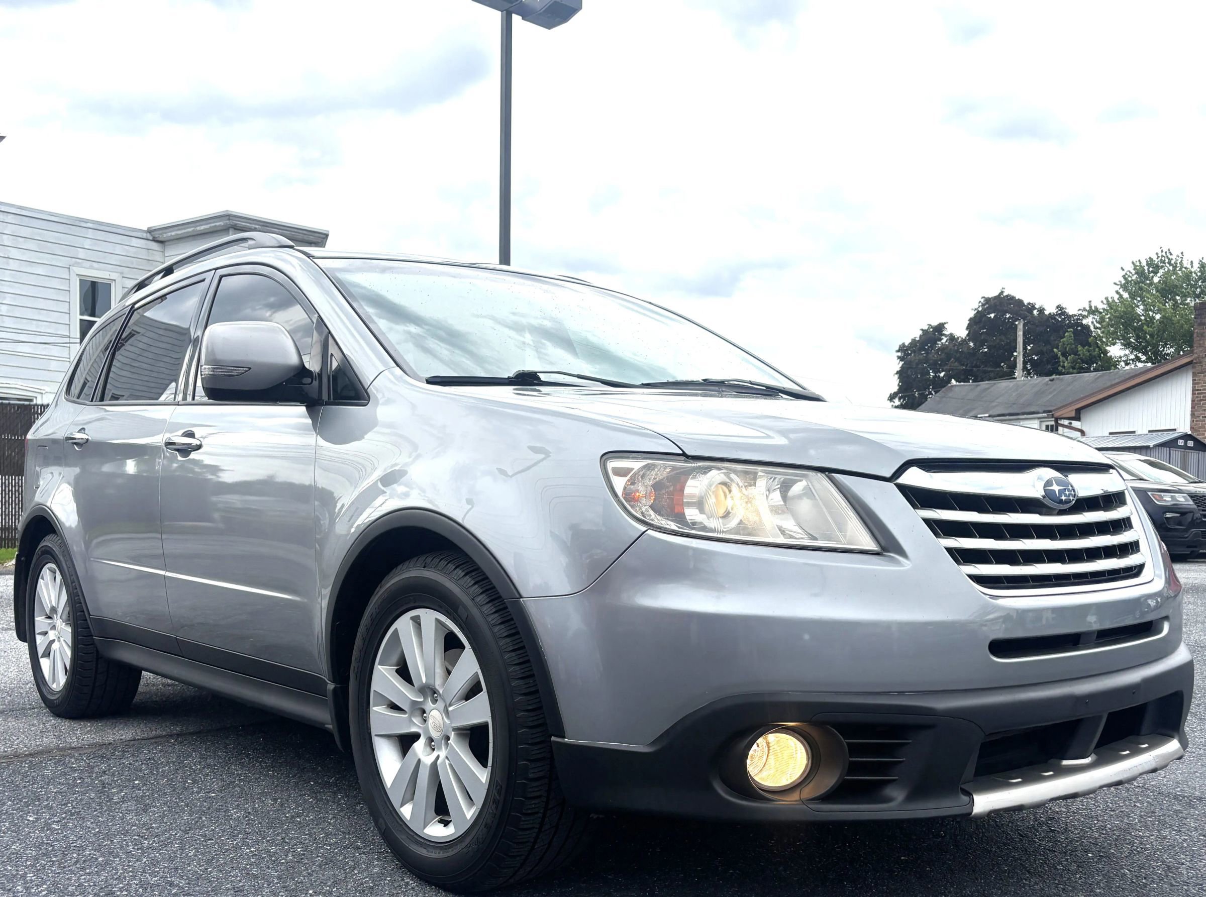 Used 2011 Subaru Tribeca Limited w/ PWR Moonroof & Navigation Pkg AWD/4WD image 3