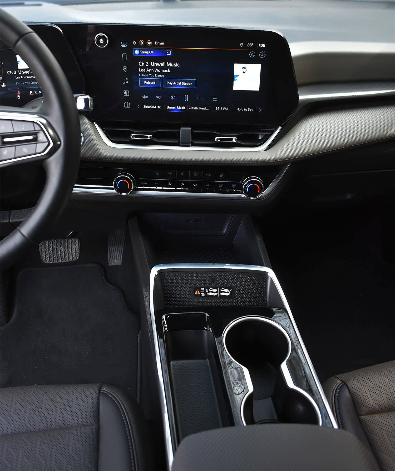 Used 2025 Chevrolet Equinox LT w/ Convenience Package II image 14