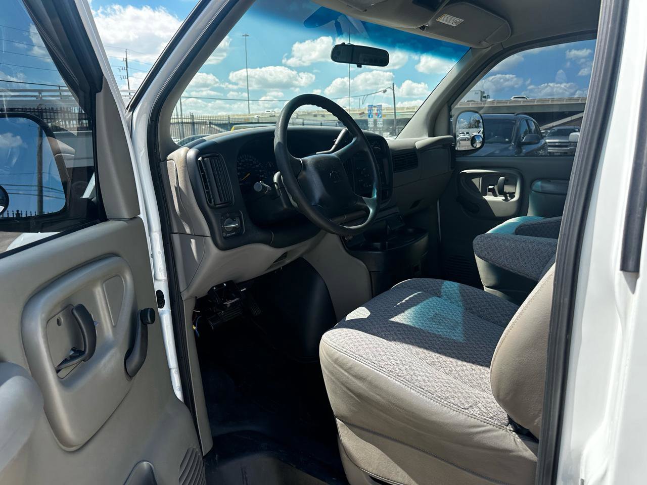 Used 2001 Chevrolet Express 1500 image 68