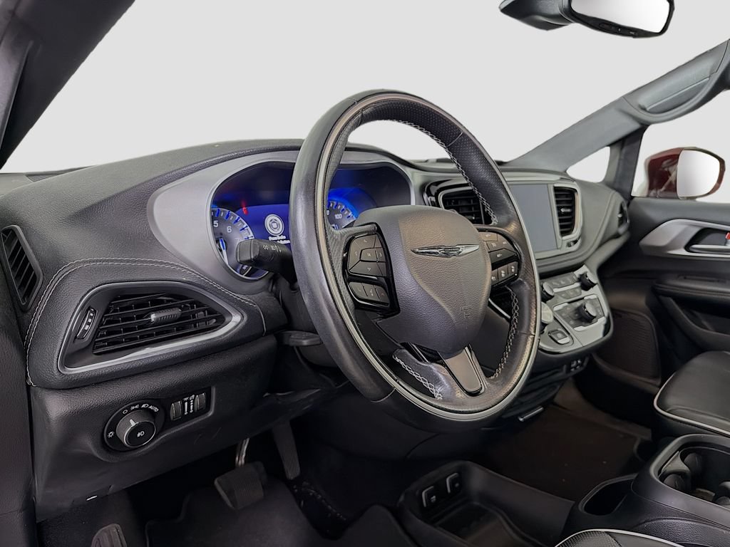 Used 2019 Chrysler Pacifica Limited w/ Advanced Safetytec Group FWD image 9