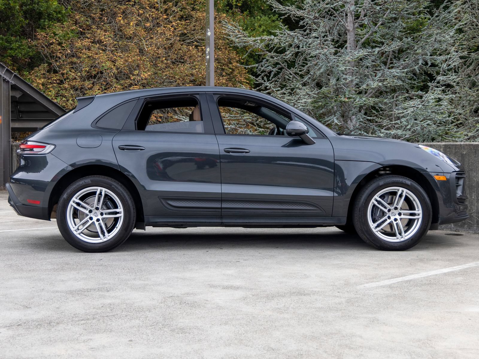 Certified 2023 Porsche Macan AWD/4WD image 12