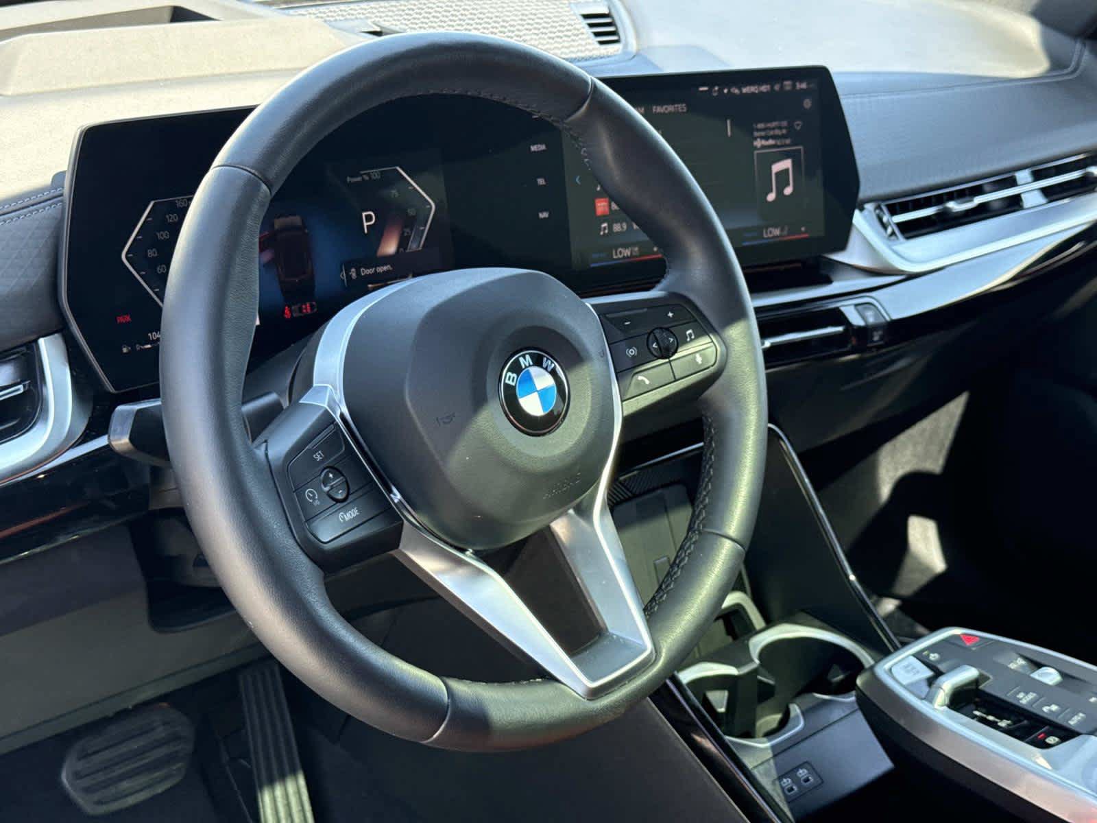 Used 2025 BMW X2 xDrive28i AWD/4WD image 3