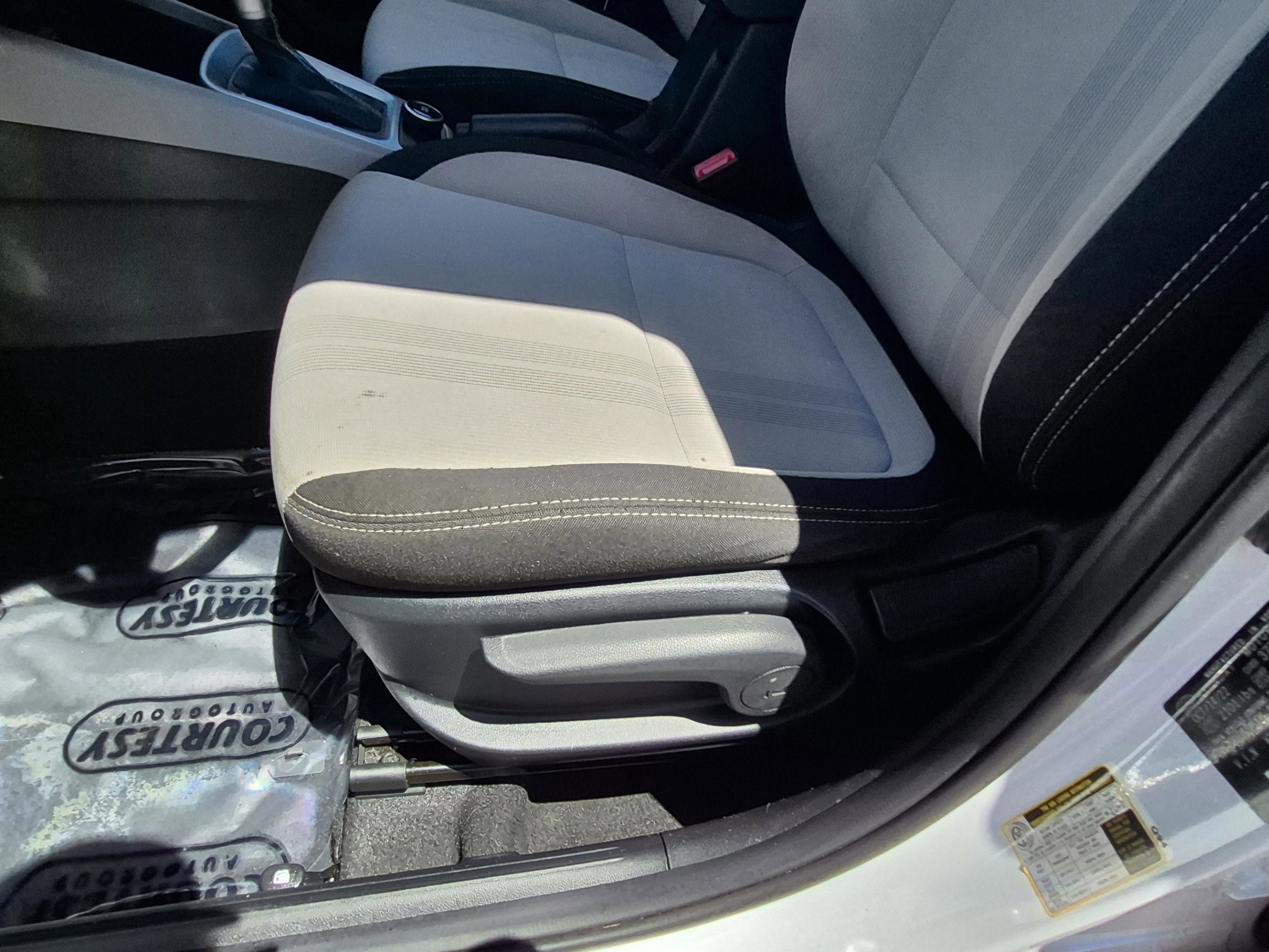 Used 2023 Hyundai Venue SEL FWD image 18