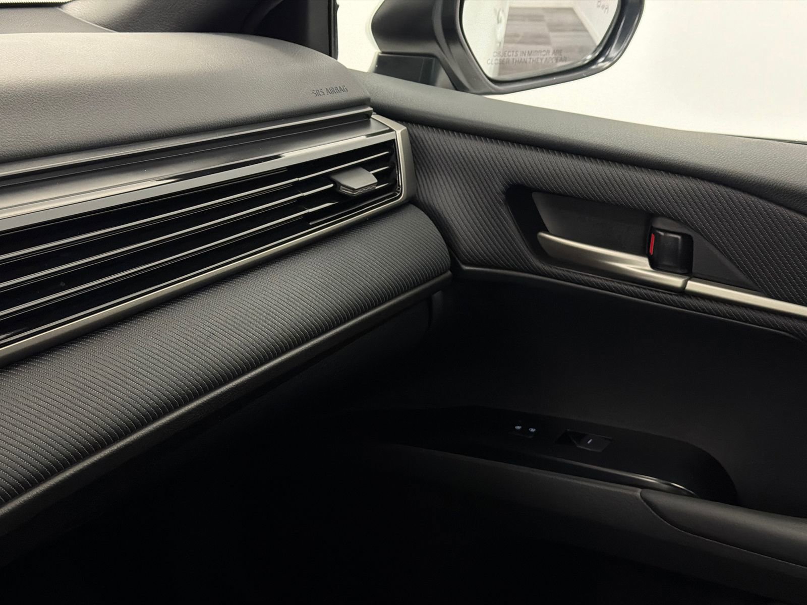 Used 2025 Toyota Camry SE image 31