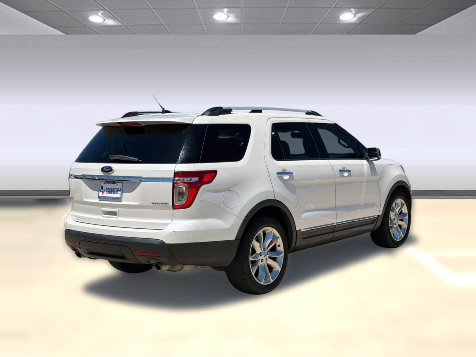 Used 2015 Ford Explorer XLT w/ Equipment Group 202B FWD image 9