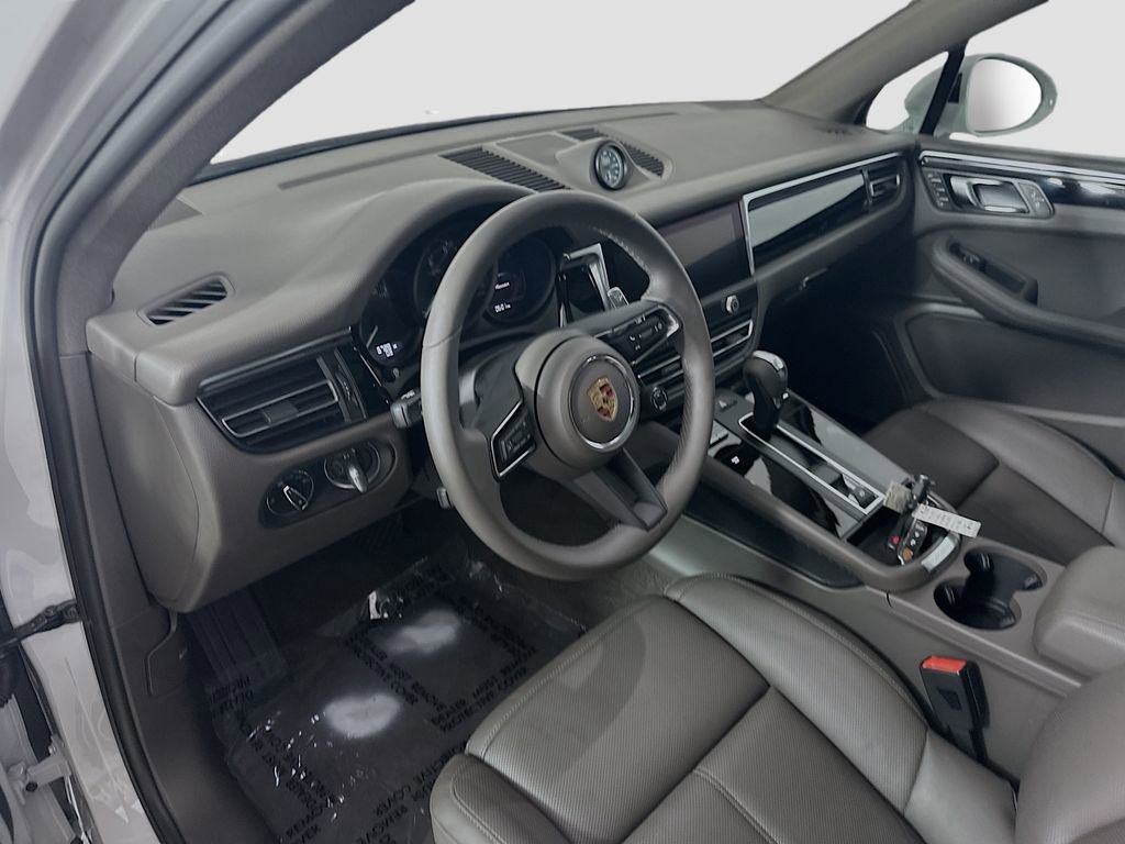 New 2026 Porsche Macan Turbo AWD/4WD image 4