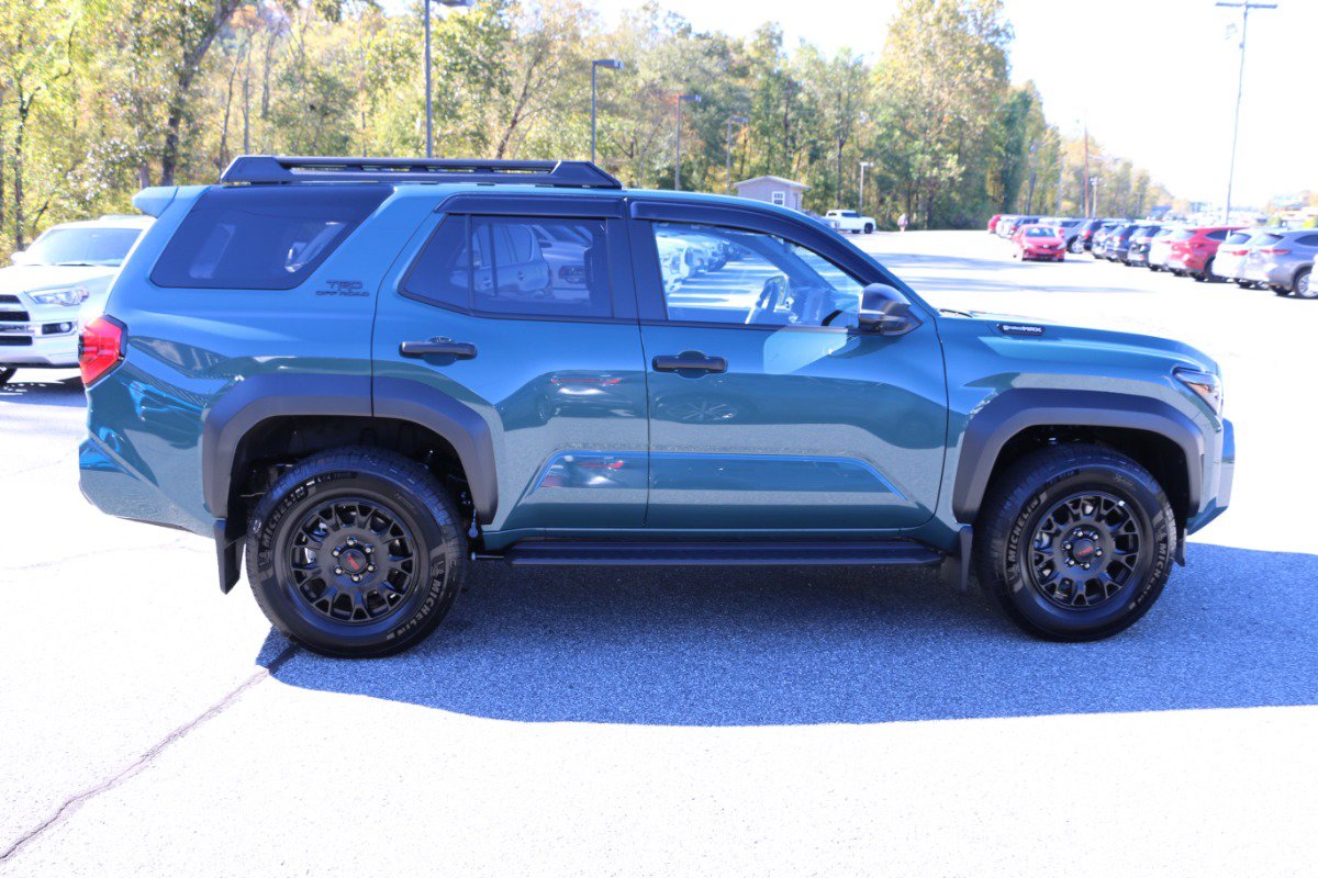 Used 2025 Toyota 4Runner TRD Off-Road image 9