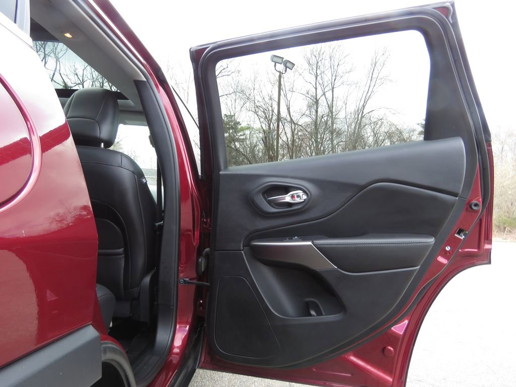 Used 2019 Jeep Cherokee Limited image 15