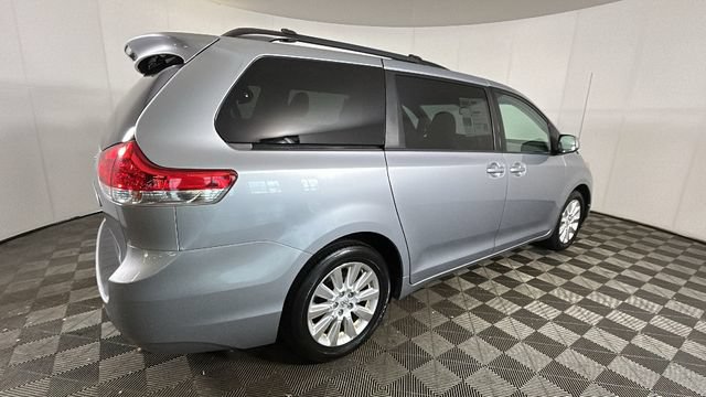 Used 2014 Toyota Sienna LE AWD/4WD image 2