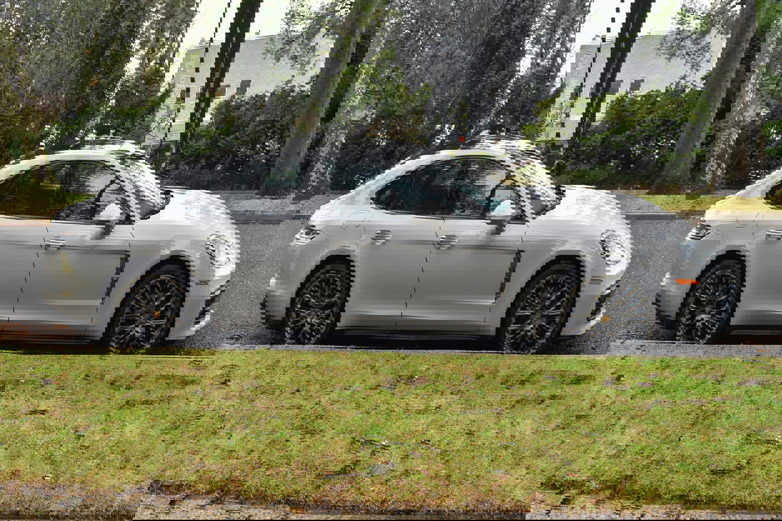 Used 2023 Porsche Panamera 4 Platinum Edition image 10