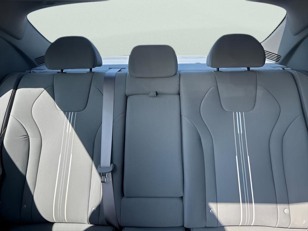 Used 2025 Hyundai Elantra SEL image 39