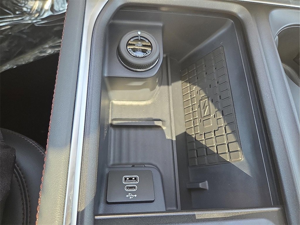 New 2025 Ford Expedition Active image 17