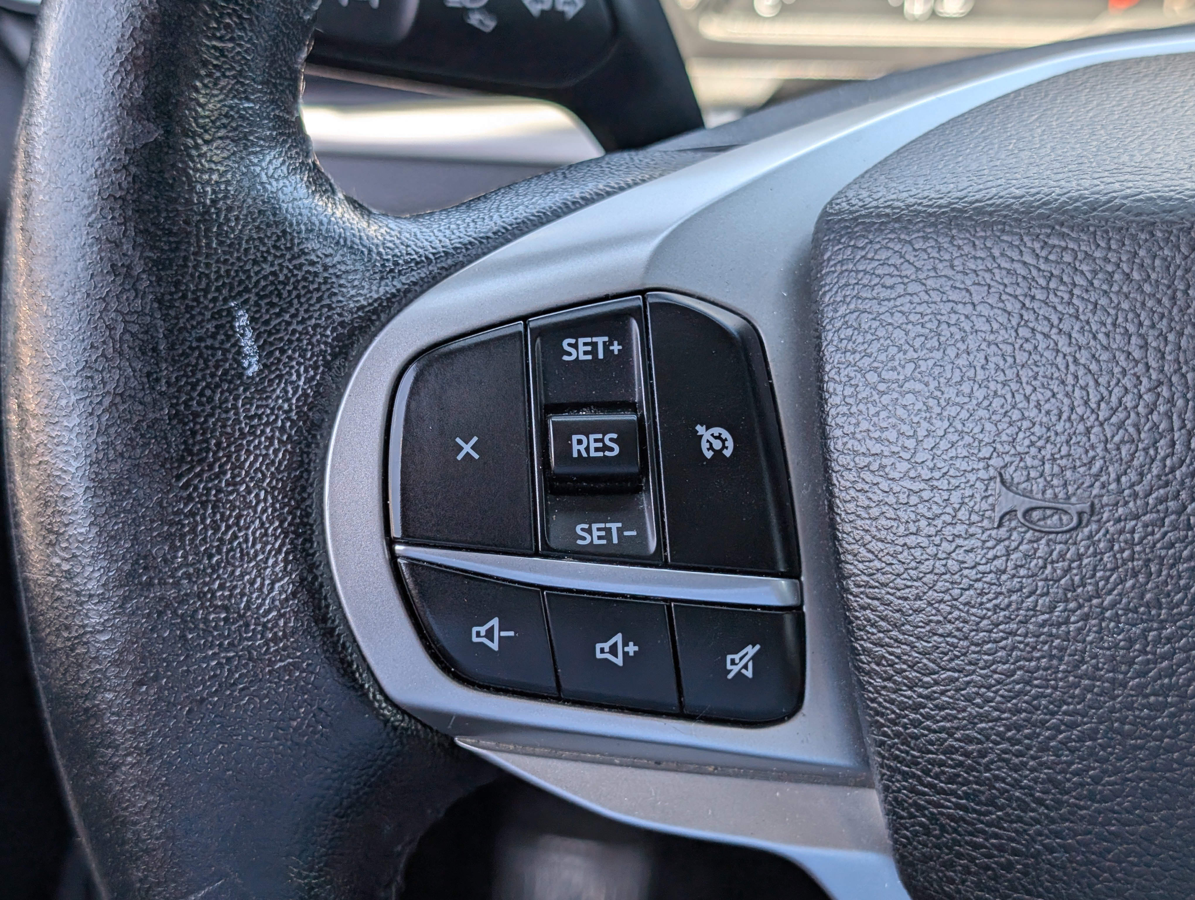 Used 2022 Ford Explorer XLT w/ Equipment Group 202A AWD/4WD image 24
