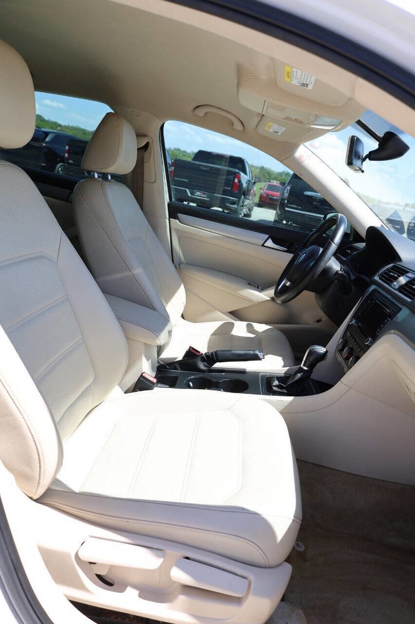 Used 2015 Volkswagen Passat 1.8T Limited Edition FWD image 15