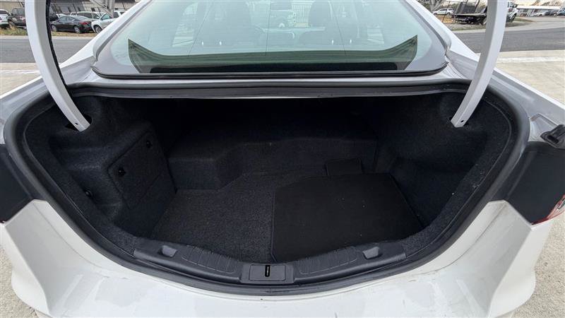 Used 2020 Ford Fusion SE FWD image 15