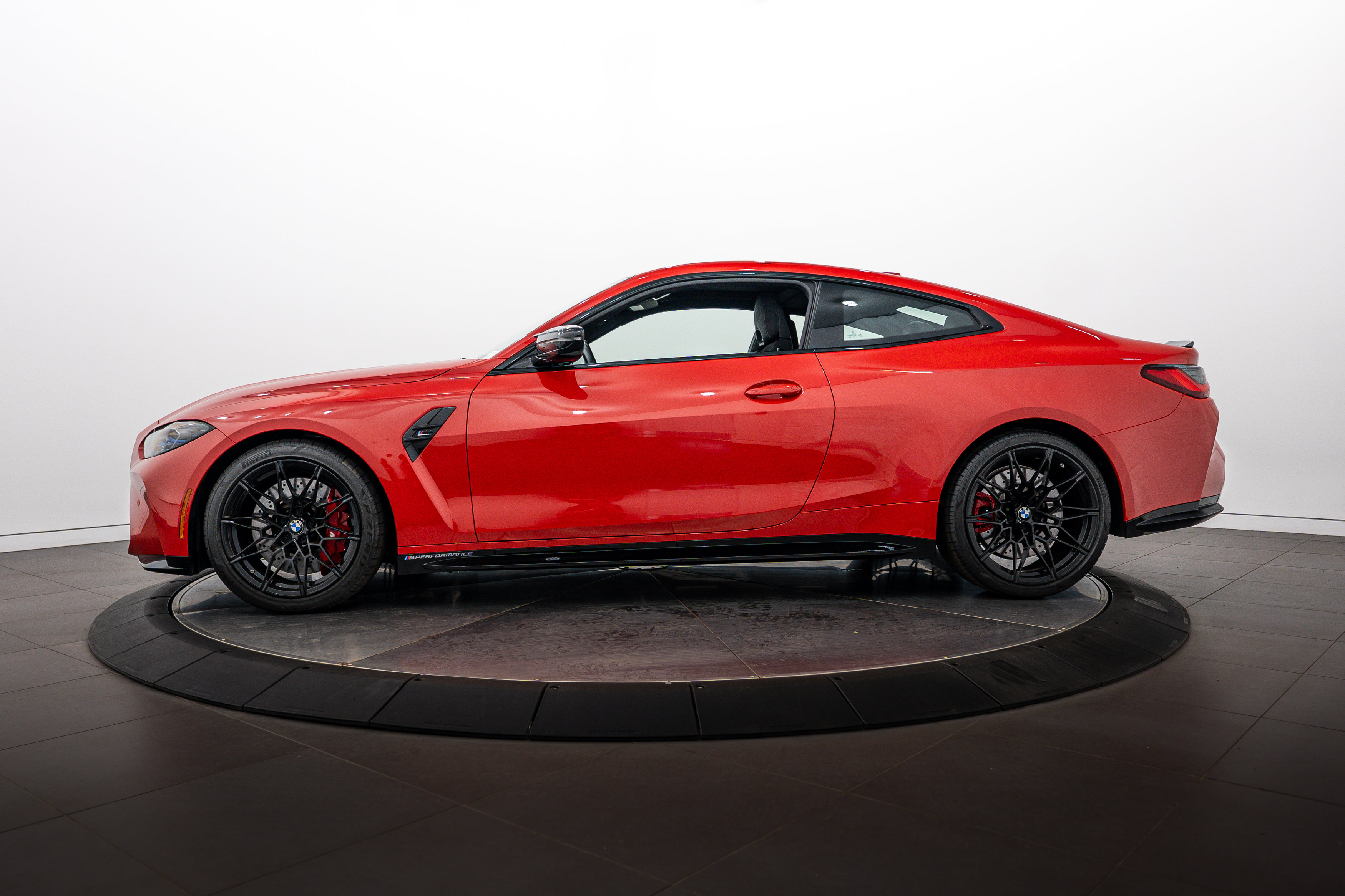 Used 2021 BMW M4 Competition w/ Executive Package RWD image 2