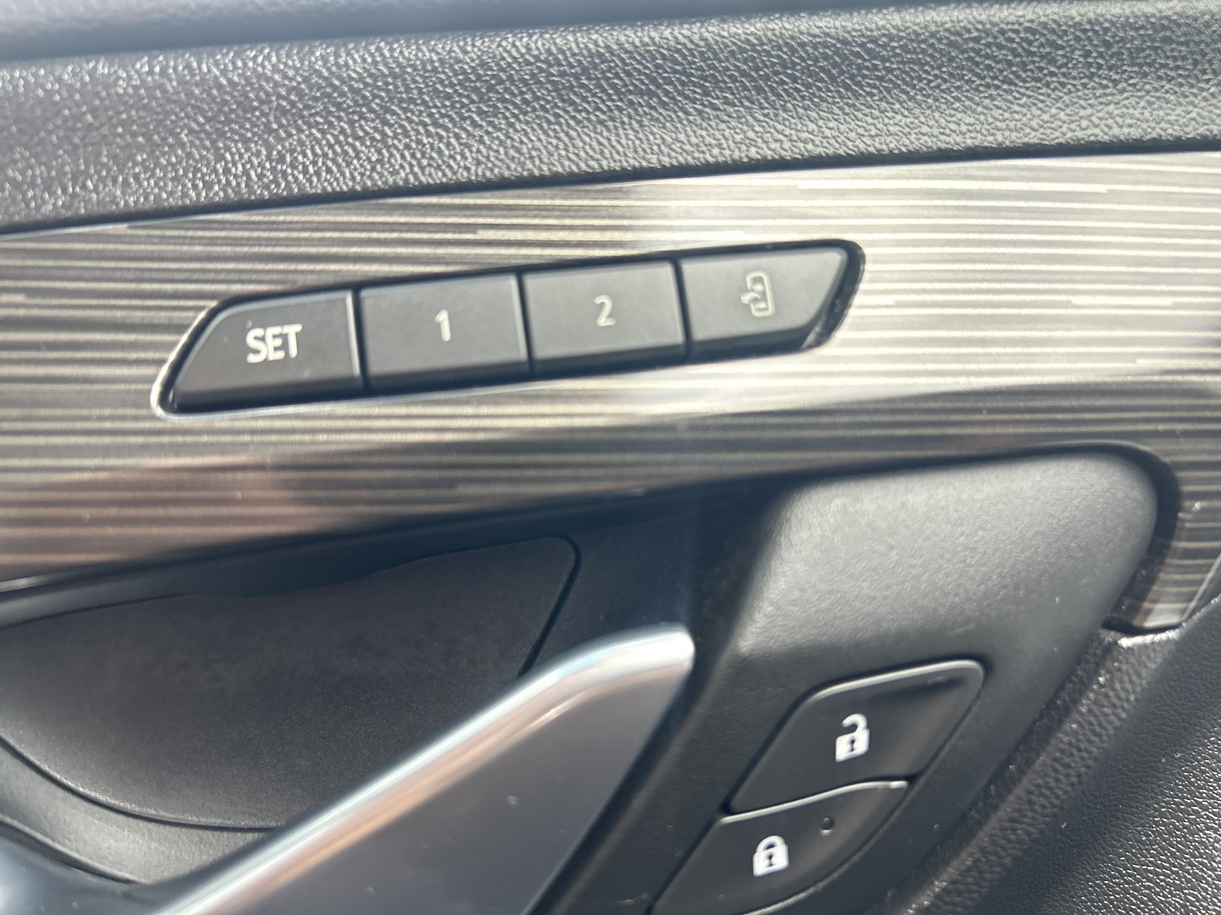Used 2024 GMC Terrain SLT AWD/4WD image 29