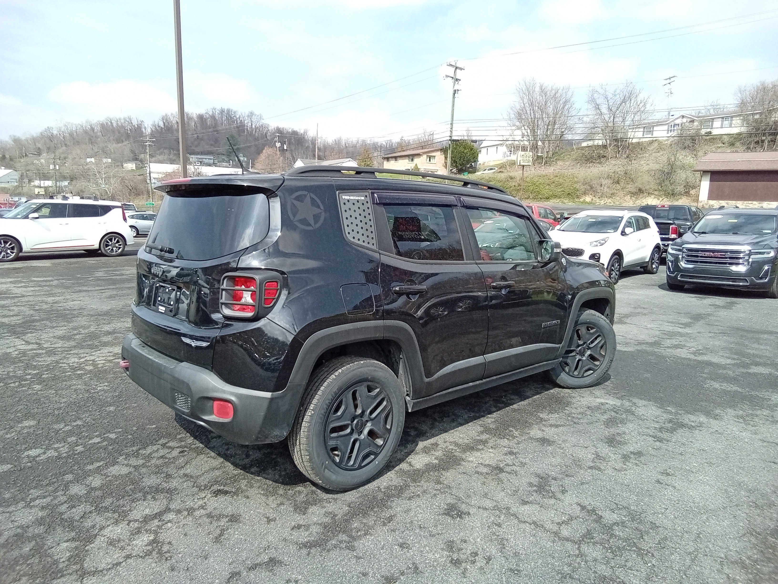Used 2017 Jeep Renegade Trailhawk image 4