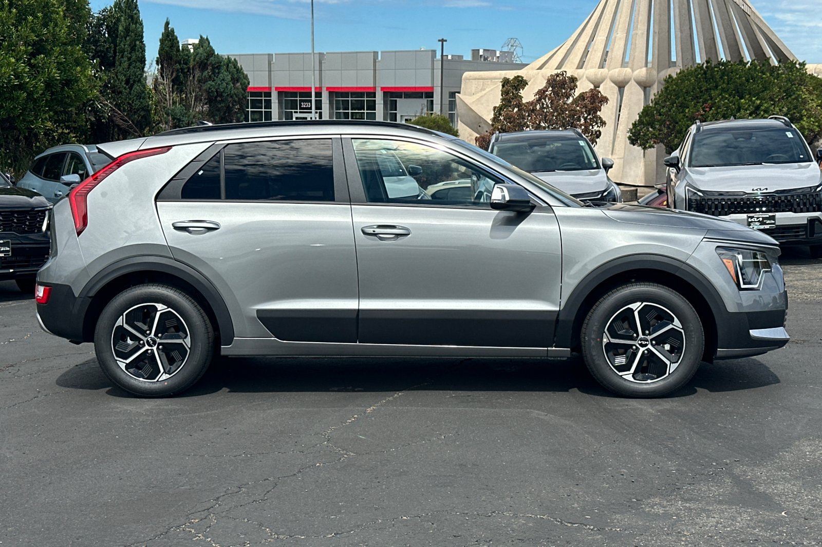 New 2026 Kia Niro EX FWD image 3