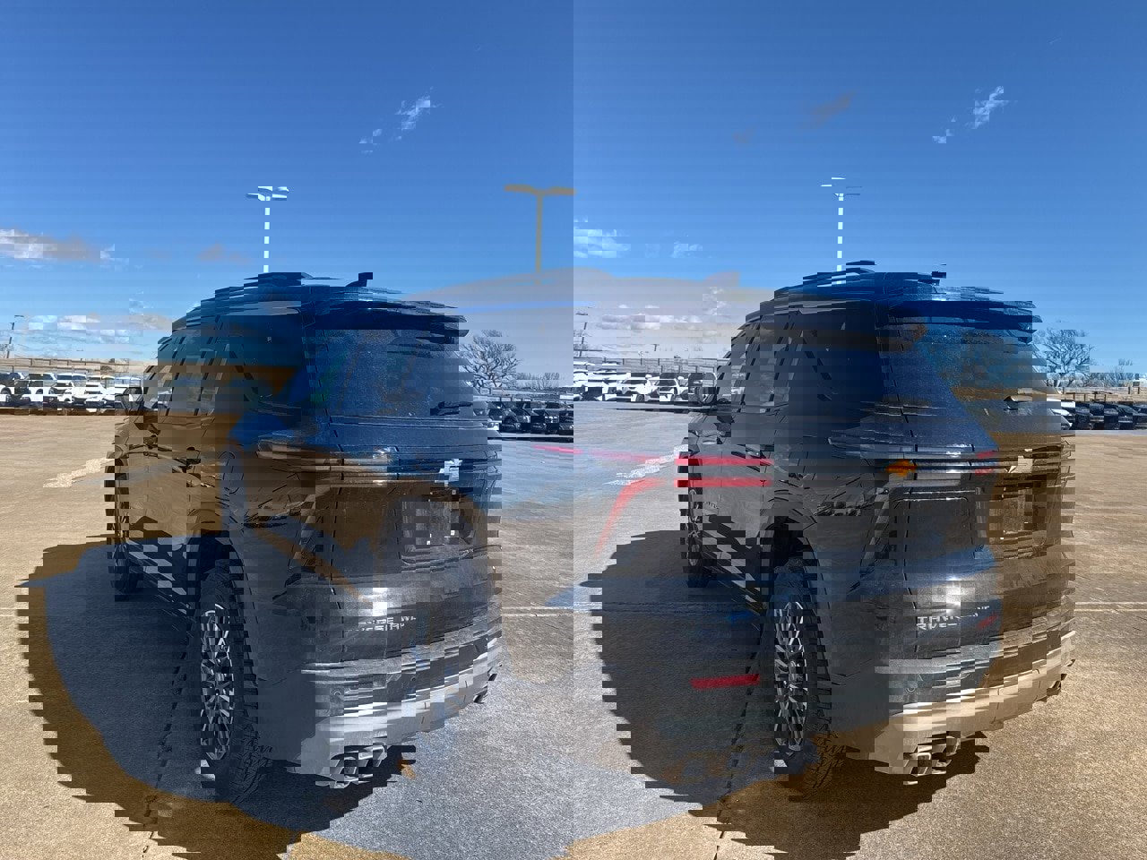 Used 2025 Chevrolet Traverse LT image 9