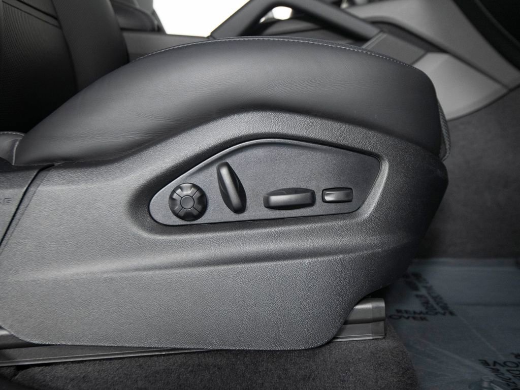 Certified 2025 Porsche Cayenne Coupe image 35